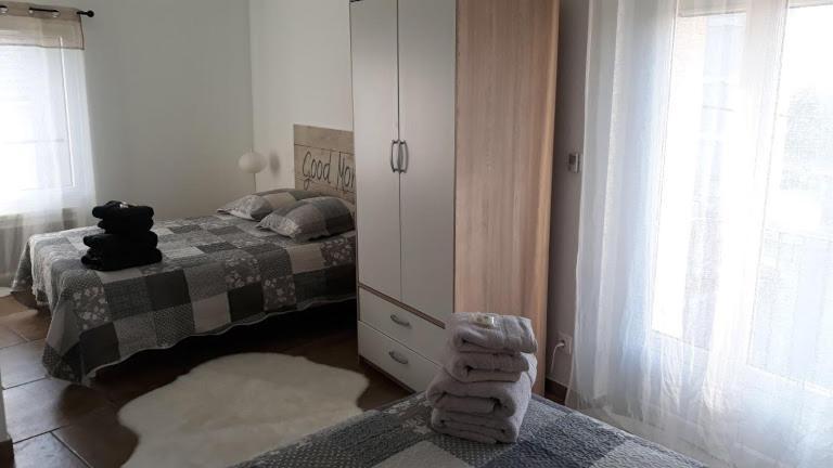 Appartement La Pomme D'Or LʼIsle-sur-la-Sorgue Esterno foto