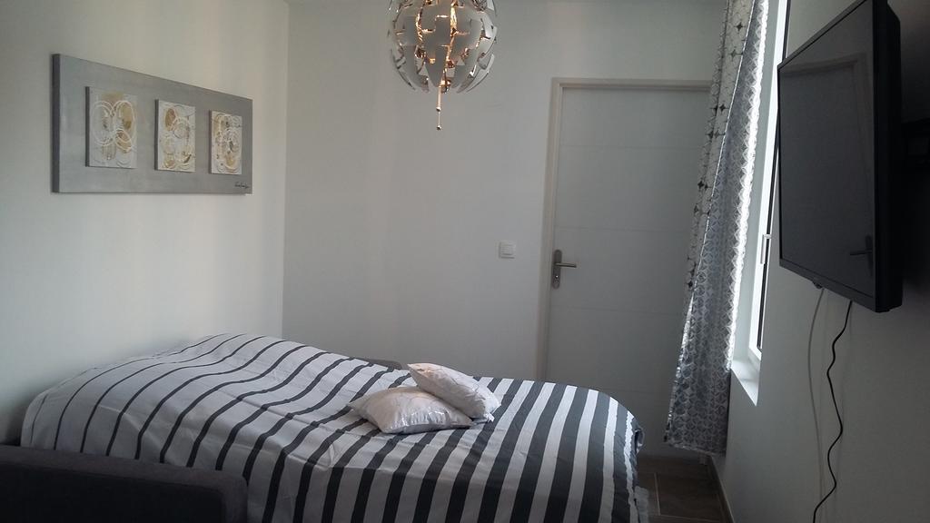 Appartement La Pomme D'Or LʼIsle-sur-la-Sorgue Esterno foto