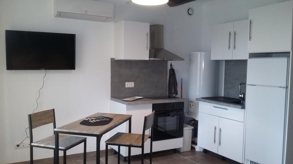 Appartement La Pomme D'Or LʼIsle-sur-la-Sorgue Esterno foto