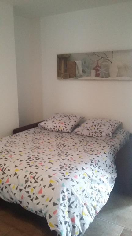 Appartement La Pomme D'Or LʼIsle-sur-la-Sorgue Esterno foto